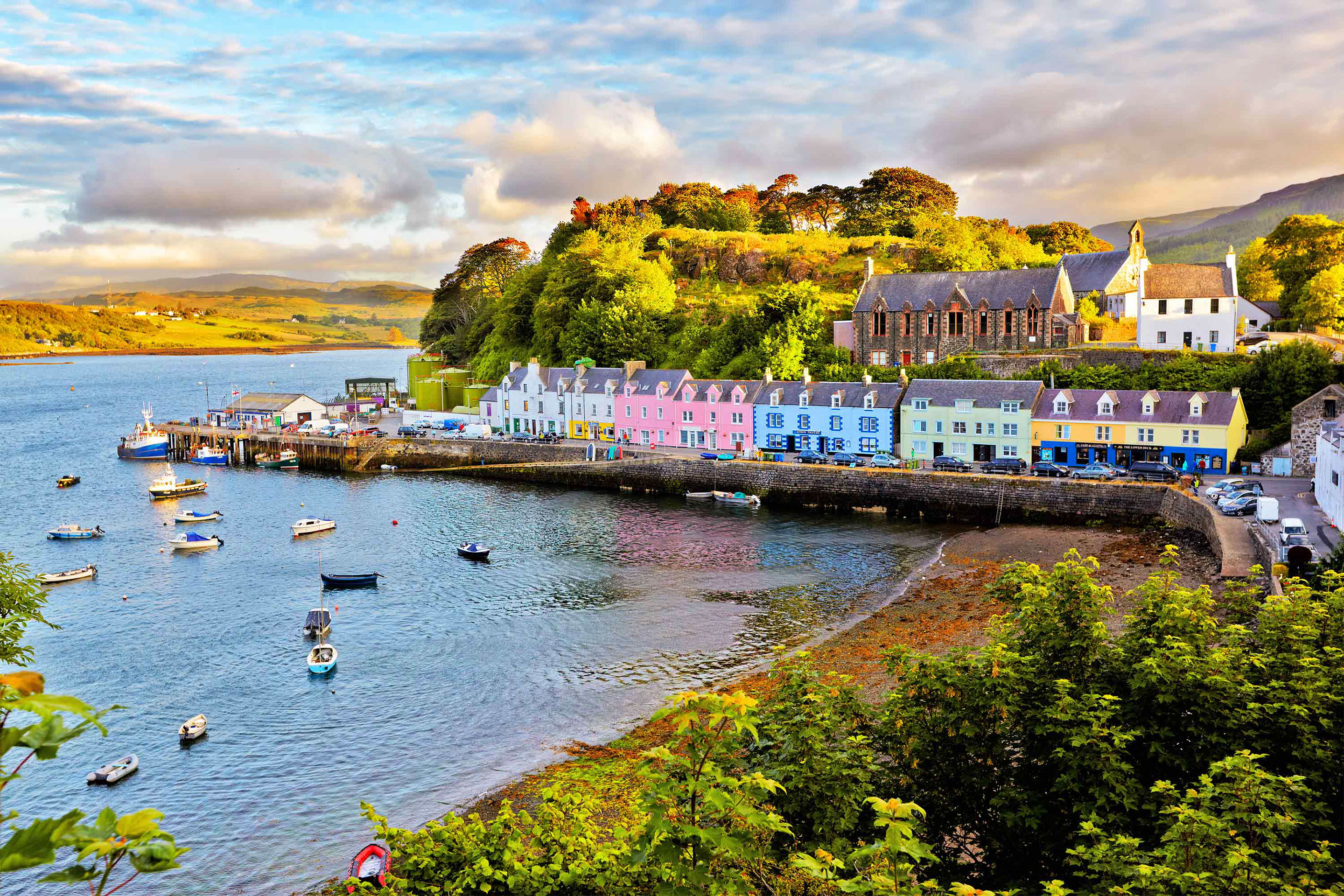 Isle of Skye tour Skye Travel Service are based on Portree and offer transport island tours