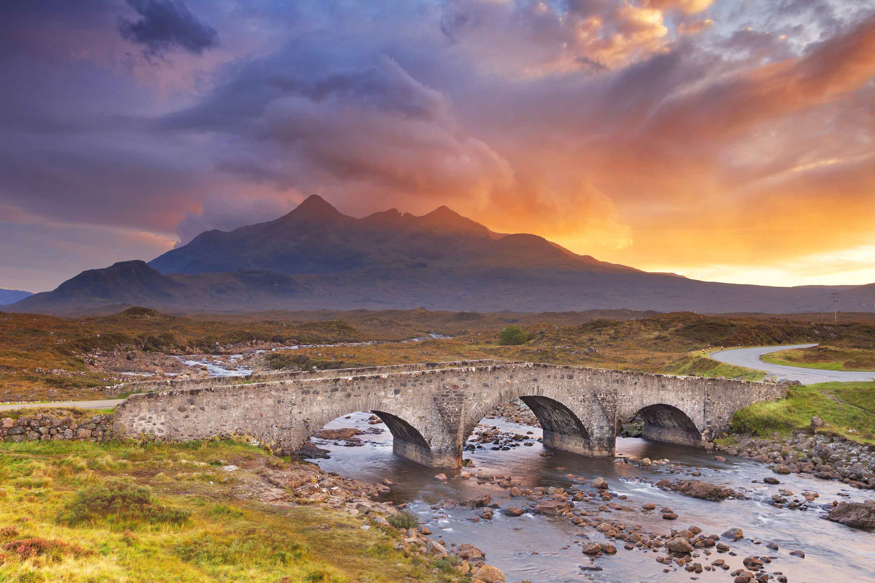 Skye Travel Service are a travel company based on the Isle of Skye offering regular contract hire 